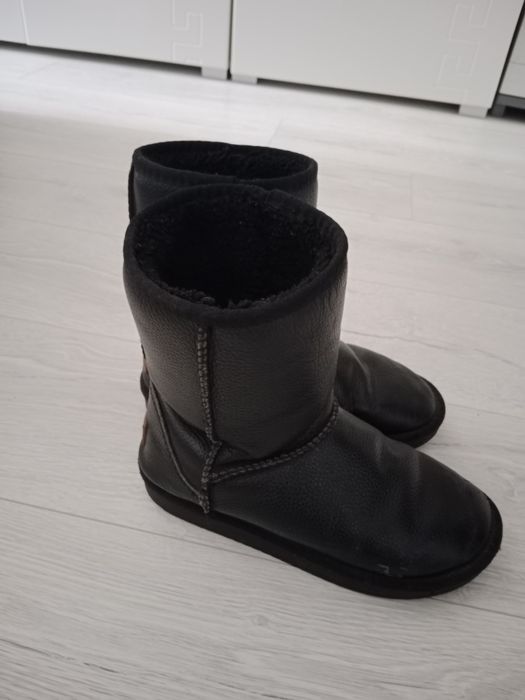 Шкіряні теплі уггі! В чудовому стані!