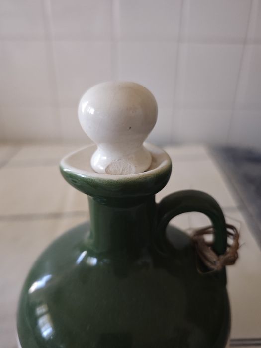 Antiga Garrafa de whisky Cromarty em Cerâmica .