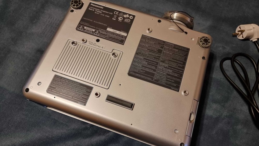 Продам проектор Panasonic PT-AE900E (Made in Japan)