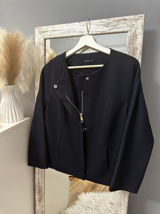 Elegancki żakiet zapinany na zamek