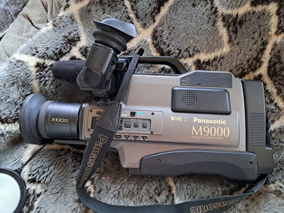 Продам  касетну відеокамеру Panasonic  M 9000