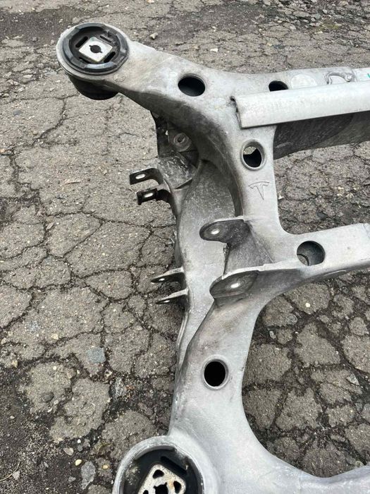 Задній підрамник Балка Tesla Model S 2012-2020р. 100982600a