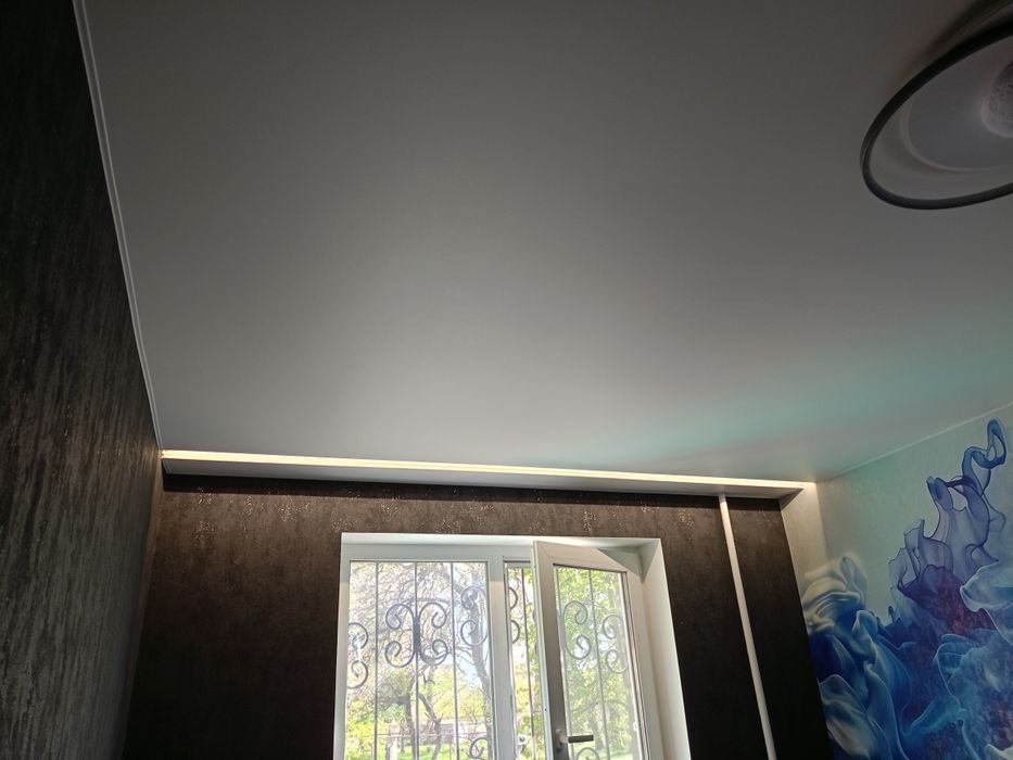 Натяжні стелі  ...