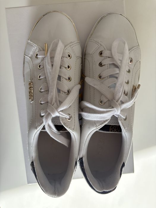 Snikersy Guess r. 40