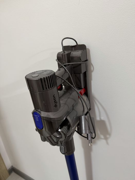 Вертикальні пилососи Dyson V6