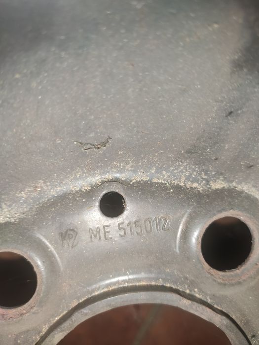 Vendo 2 Jantes 15 Mercedes com Tampões