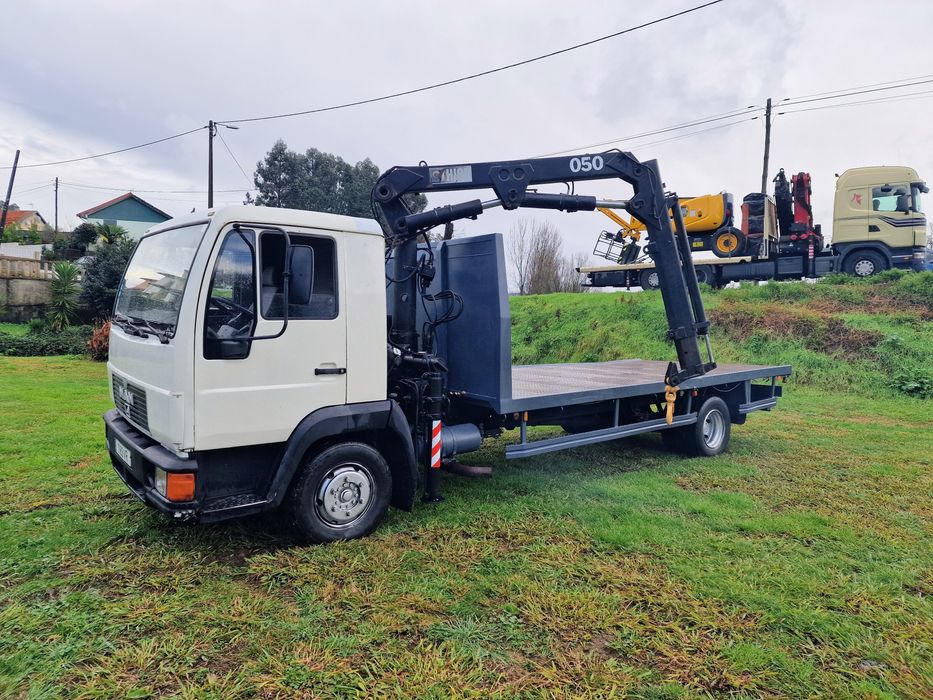 Camião MAN c grua