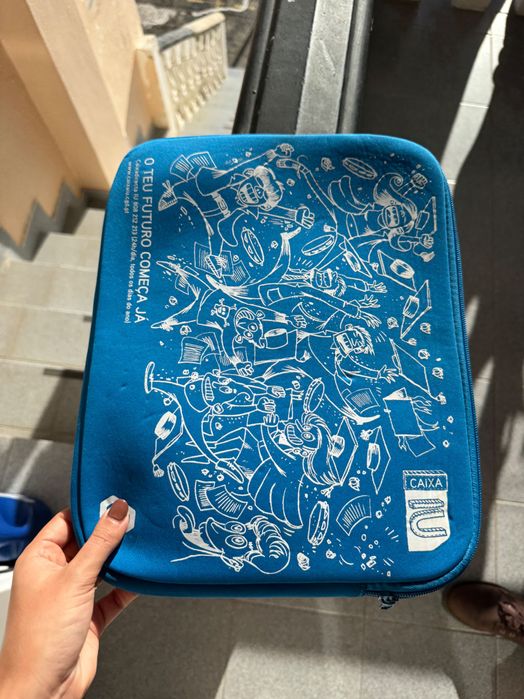 iPad APPLE (10.2'' - 64 GB - Wi-Fi - Cinzento Sideral)