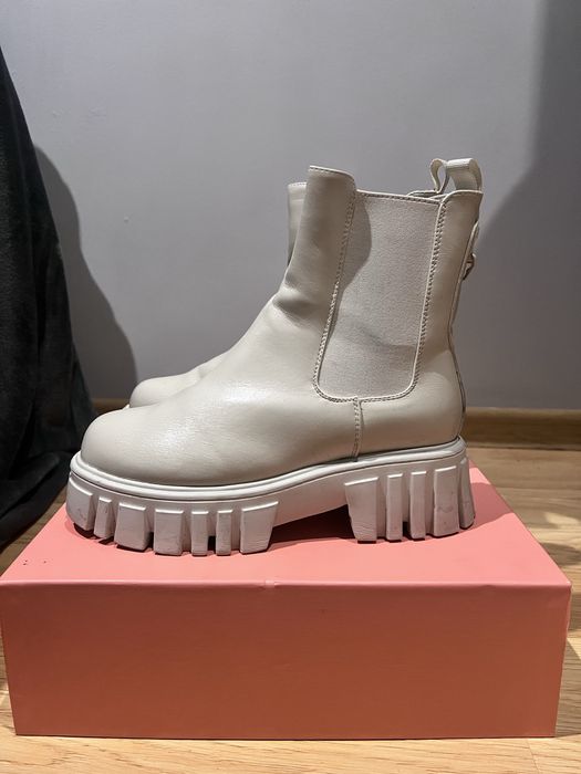 Білі чоботи