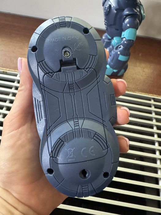 Robot tańczący zdalnie sterowany TFB