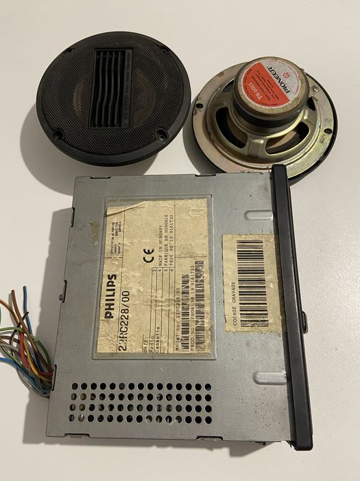 Autorádio Philips RC228 + 2 colunas Pioneer