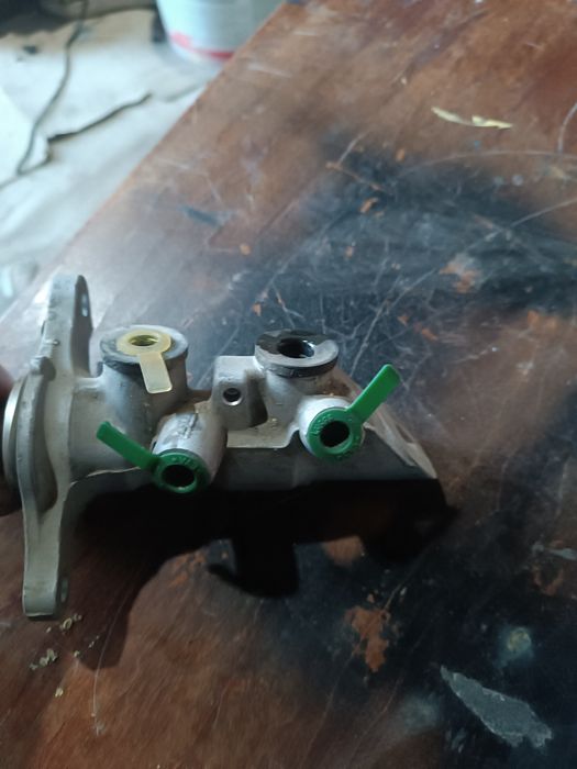 Головний гальмівний циліндр Рено Сценік 3