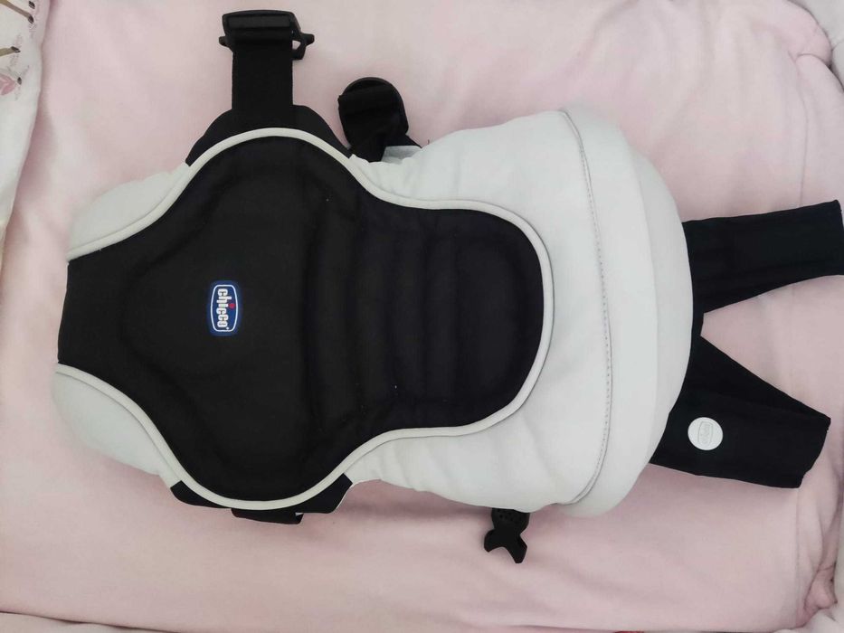 Cama bebé, marsúpio, cadeira de baloiço e extrator de leite elétrico