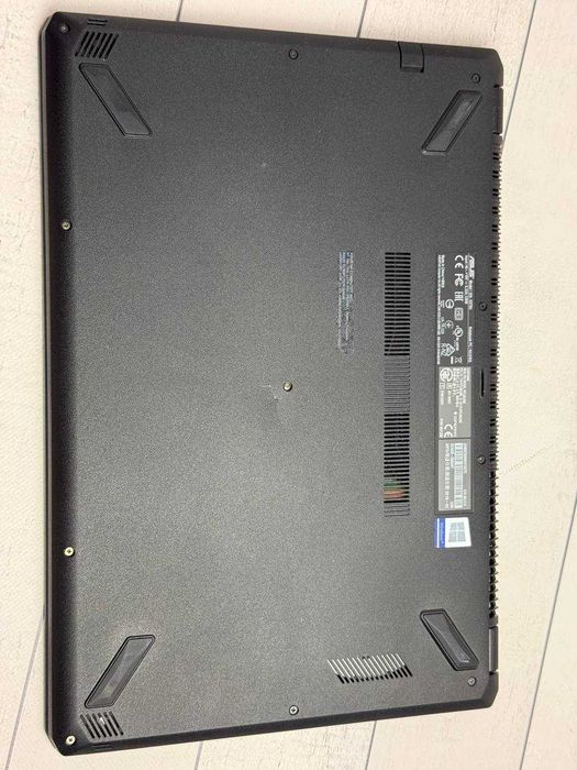 Asus X570U i5-8250U 8ram ssd 256 GTX 1050 2gb