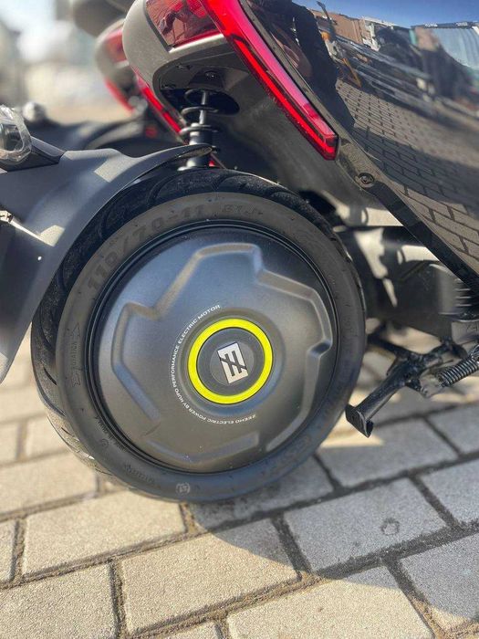 ZEEHO AE6+ (1 battery)