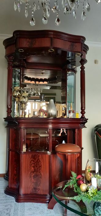 Bar de sala em mogno