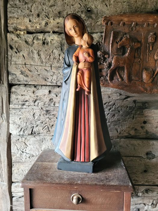 Piękna figura Matki Bożej Maryja z dzieciątkiem Jezus