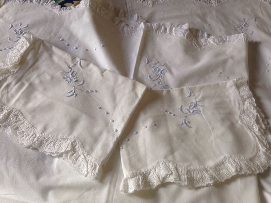 Lençol antigo + almofadas