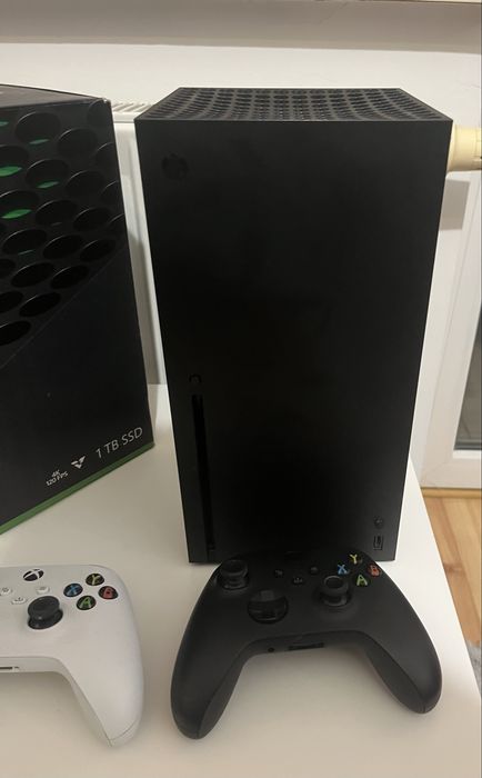 Xbox series x + 2 pady + gry + ubezpieczenie