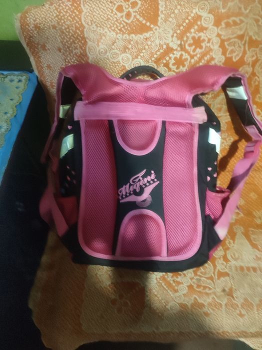 Продам рюкзак для девочки.