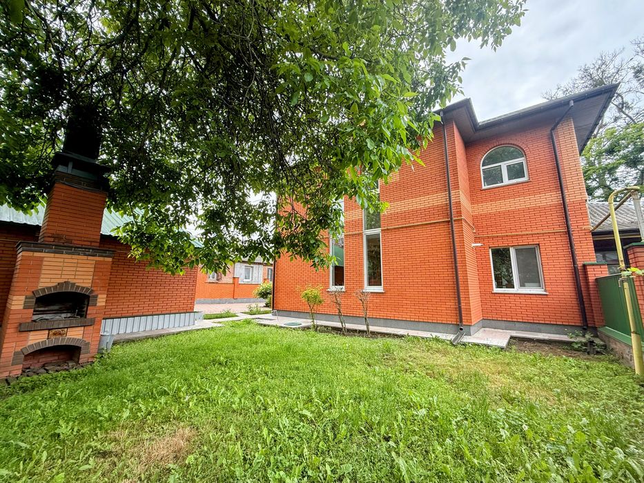 Продам будинок Центр міста  225м+ офіс + літній будинок.