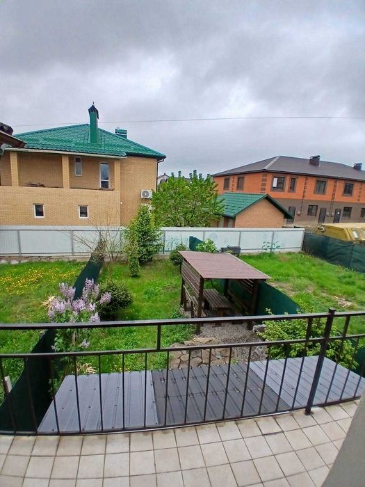 Таунхаус в італійському стилі, з ремонтом, готових для проживання