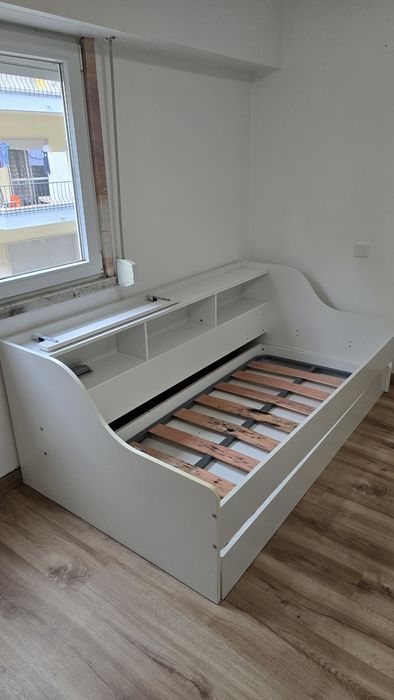 Cama  de criança com o extrato