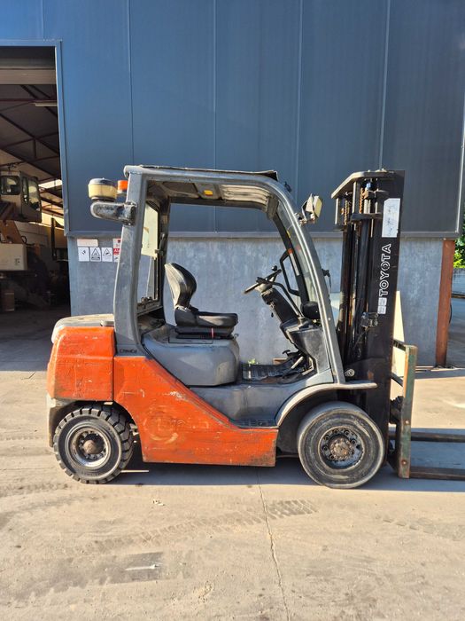 Empilhador toyota 2500kg