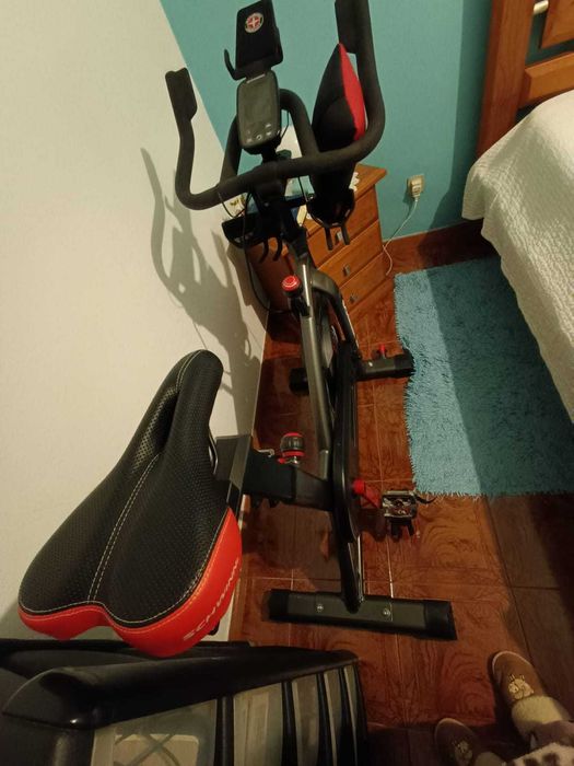 Bicicleta estática como nova
