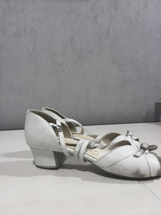 Бальні туфлі для дівчат