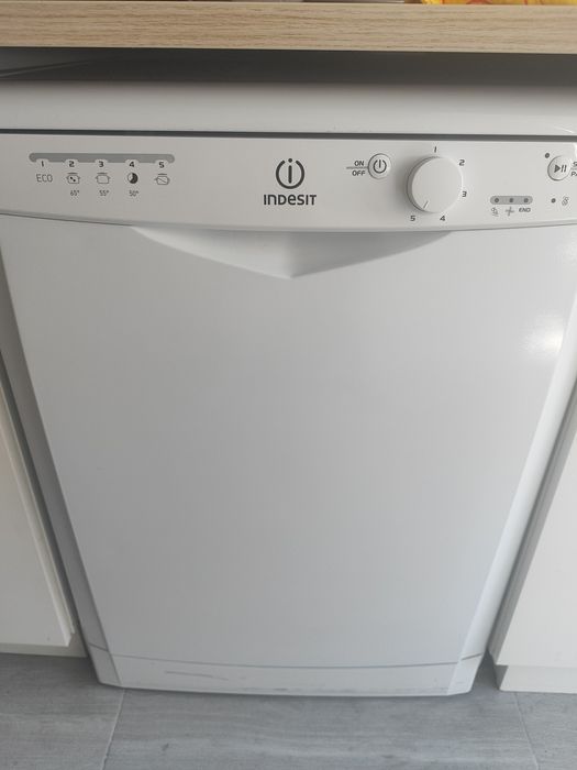 Máquina Lavar Loiça (Indesit)