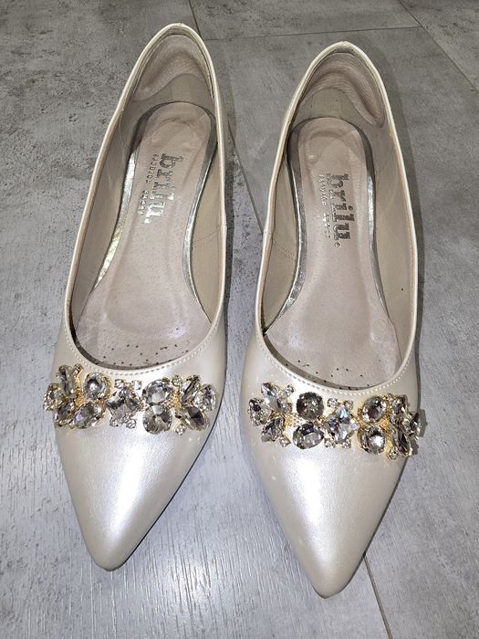 Brilu perłowe buty damskie czółenka eleganckie 40 ślubne ivory ecru