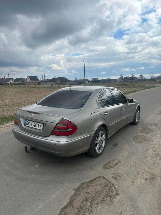 Mercedes 211 2004