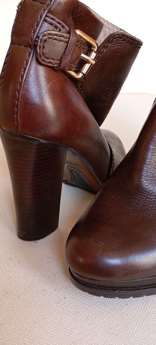 Botas castanha de salto alto Uterque