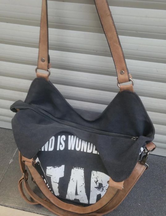 Listonoszka czarna z napisem