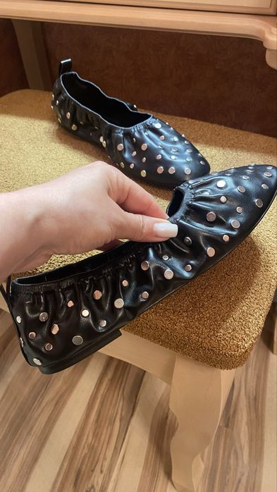 Балетки в заклепках H&M тренд
