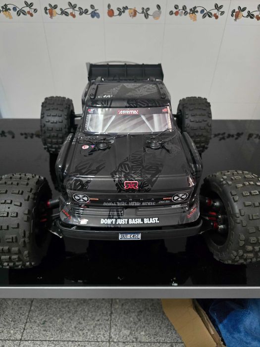 Arrma outcast 8s exb