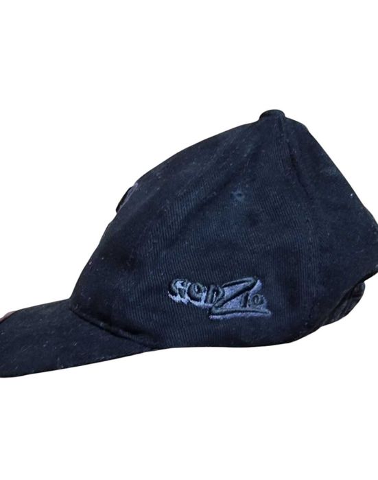 Czapka Genzie z autografem