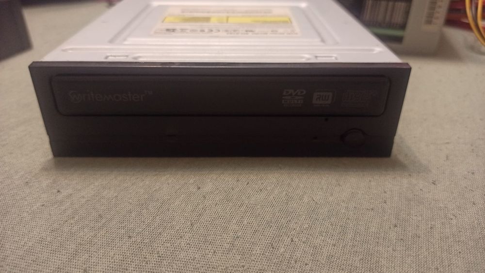 Nagrywarka, dyski, RAM, zasilacz, płyta główna