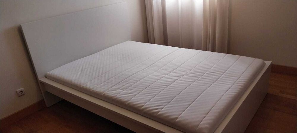Cama de Casal MALM - iKEA 140x200 cm.