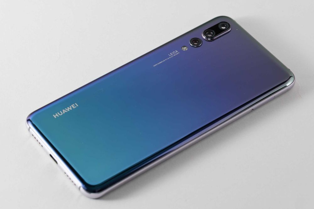 Huawei P20 Pro Twilight 128gb CLT-L29 pęknięty ekran, a mimo to działa (słuchawki, ładowarka, pudełko)