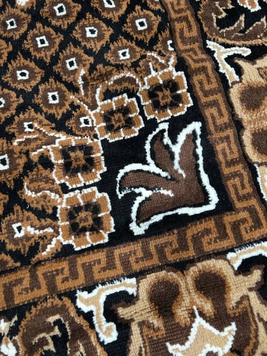 Великий килим 2.3 х 4.1 м в ідеальному стані, бежево-коричневий килим.