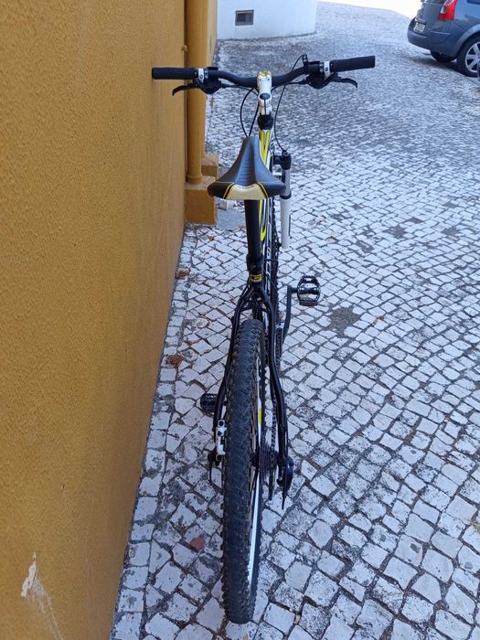Vendo bicicleta de montanha BH Peak, tamanho-S- 16"