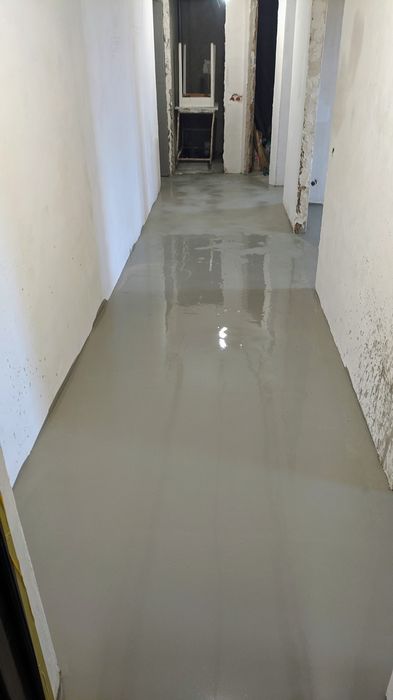 Стяжка полов.Бетонирование дворов  и площадок.