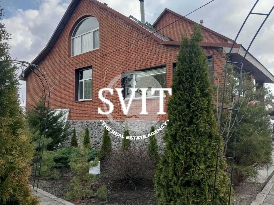 Продаємо 2х поверховий будинок