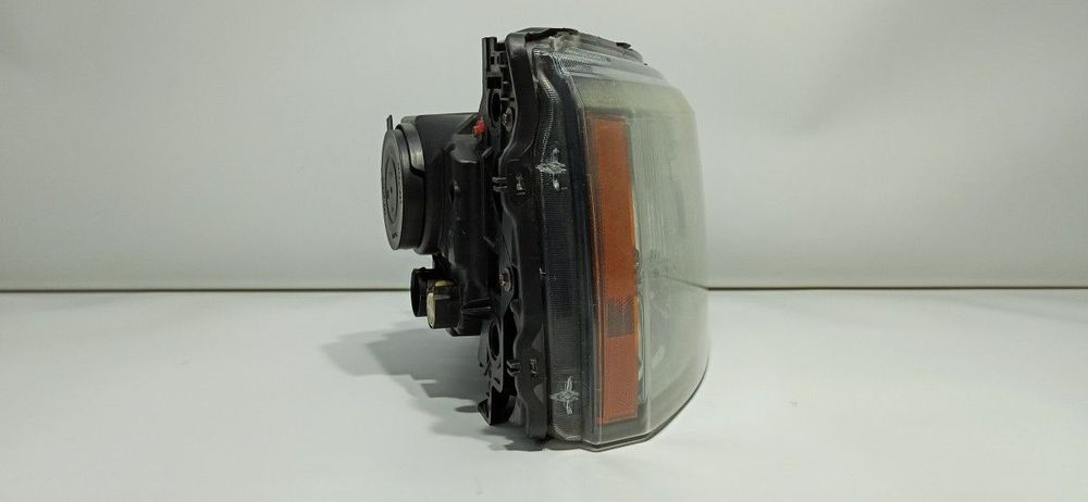 FAROL DIREITO LAND ROVER DISCOVERY 4 TDV6 S