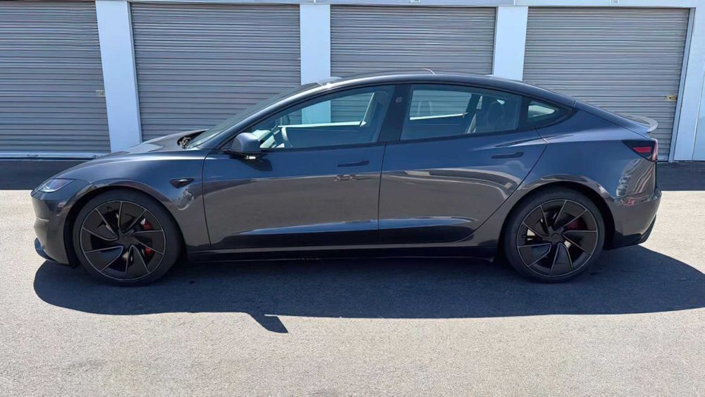 Tesla Model 3      2024