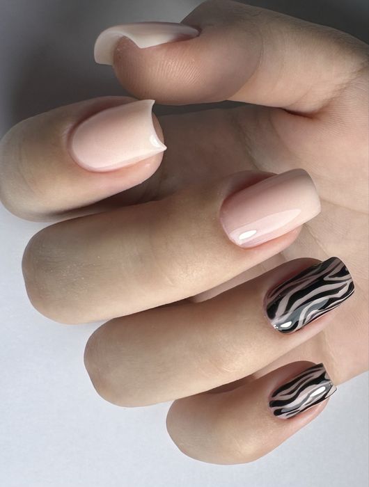 Манікюр/педикюр/ Нарощення