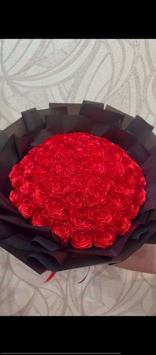 Букет роз из атласной ленты