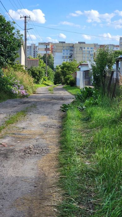 Продаж ділянки 10 сот  з будинком у Львові